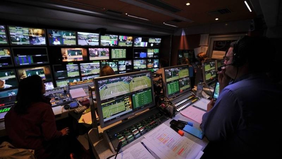 Sala de edición de la televisión BBC en Londres.