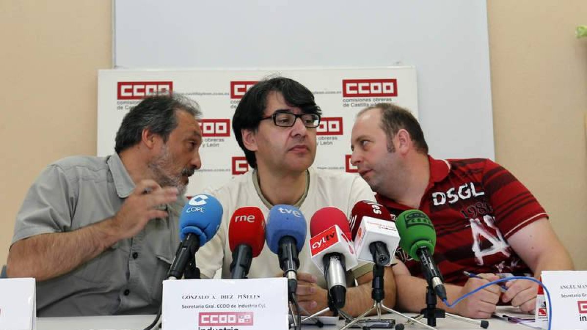 Gonzalo Díez, entre Magadán y Santos, analizó ayer la situación de la minería del carbón.