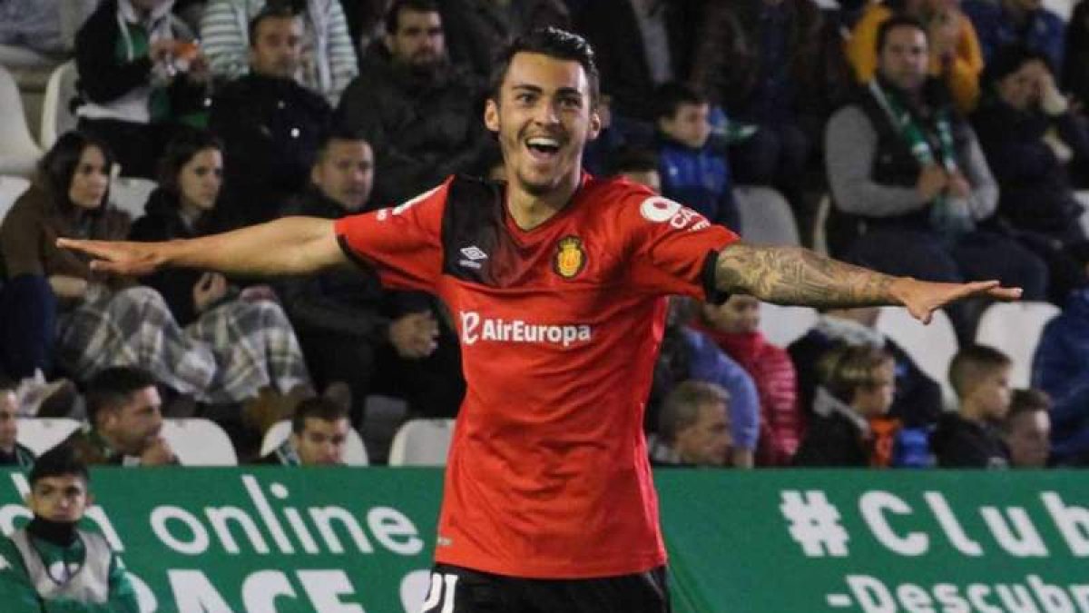 Thierry Moutinho llega cedido del Cluj rumano al club leonés con opción de compra. DL