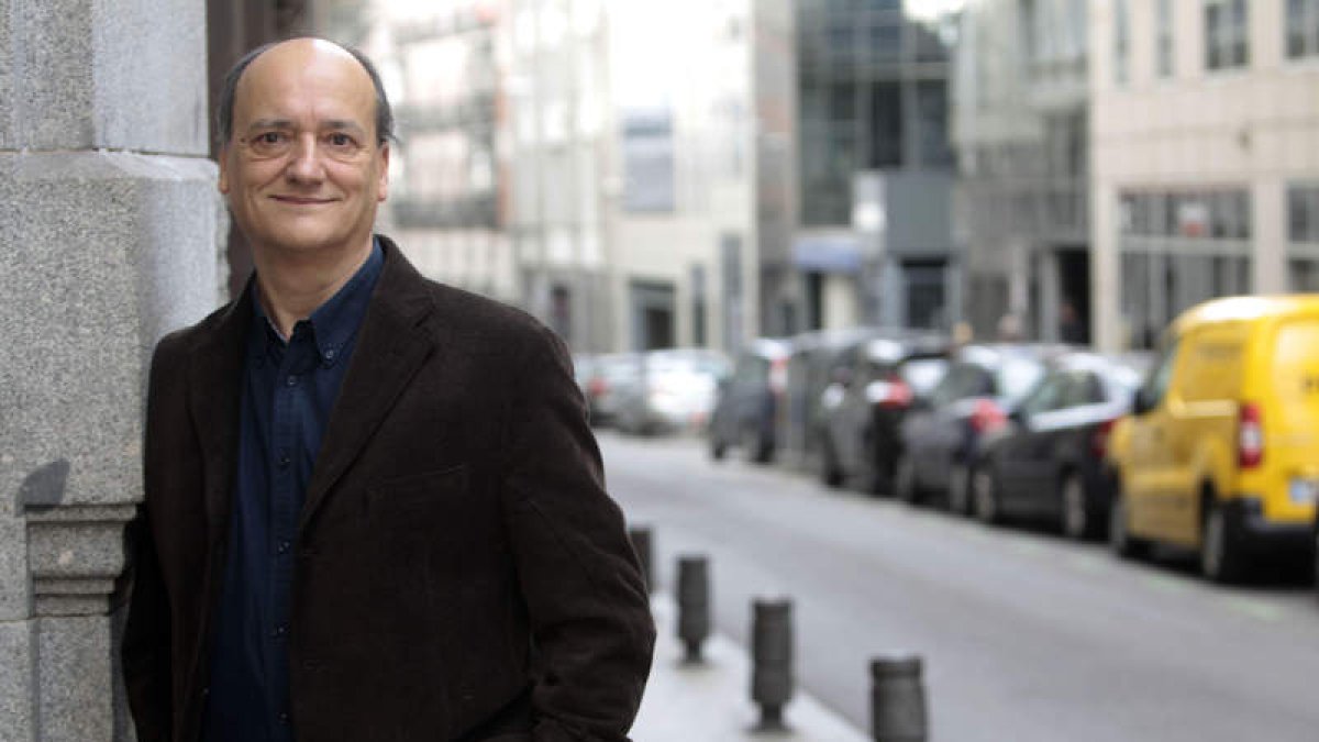 Gustavo Martín Garzo durante una presentación de un libro en Madrid. BENITO ORDÓÑEZ