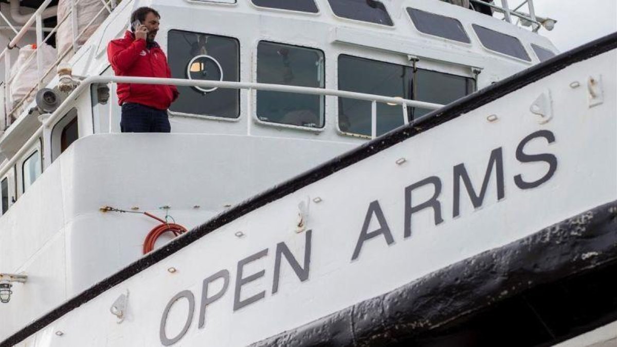 El buque Open Arms se plantea cambiar de bandera para seguir con los ...