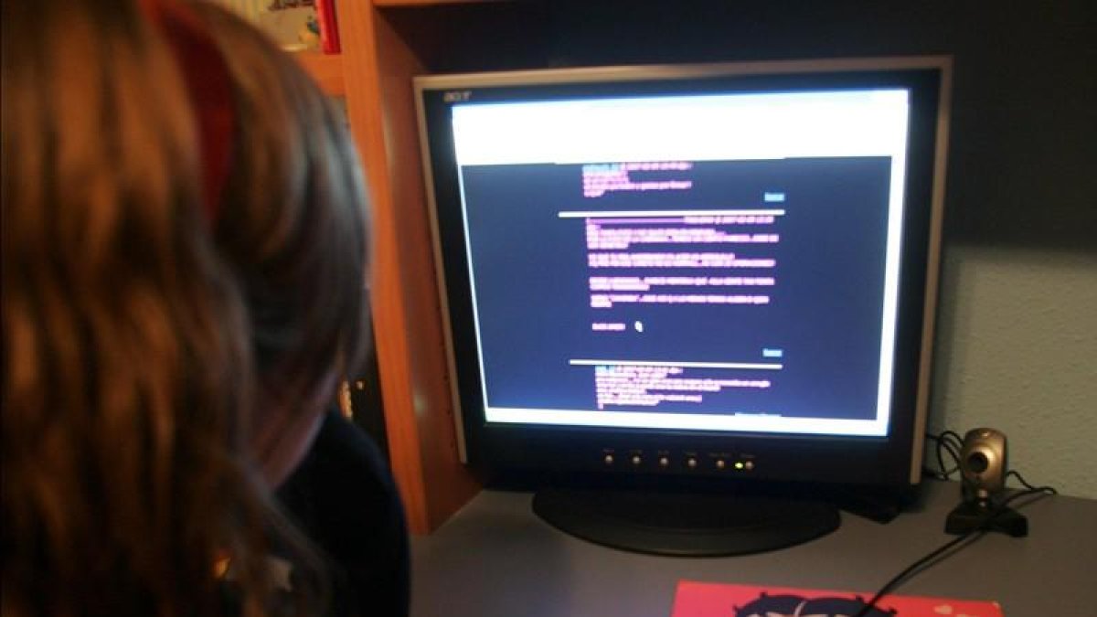 Las denuncias suelen ser a compañías de telecomunicaciones, energía o banca. L. DE LA MATA