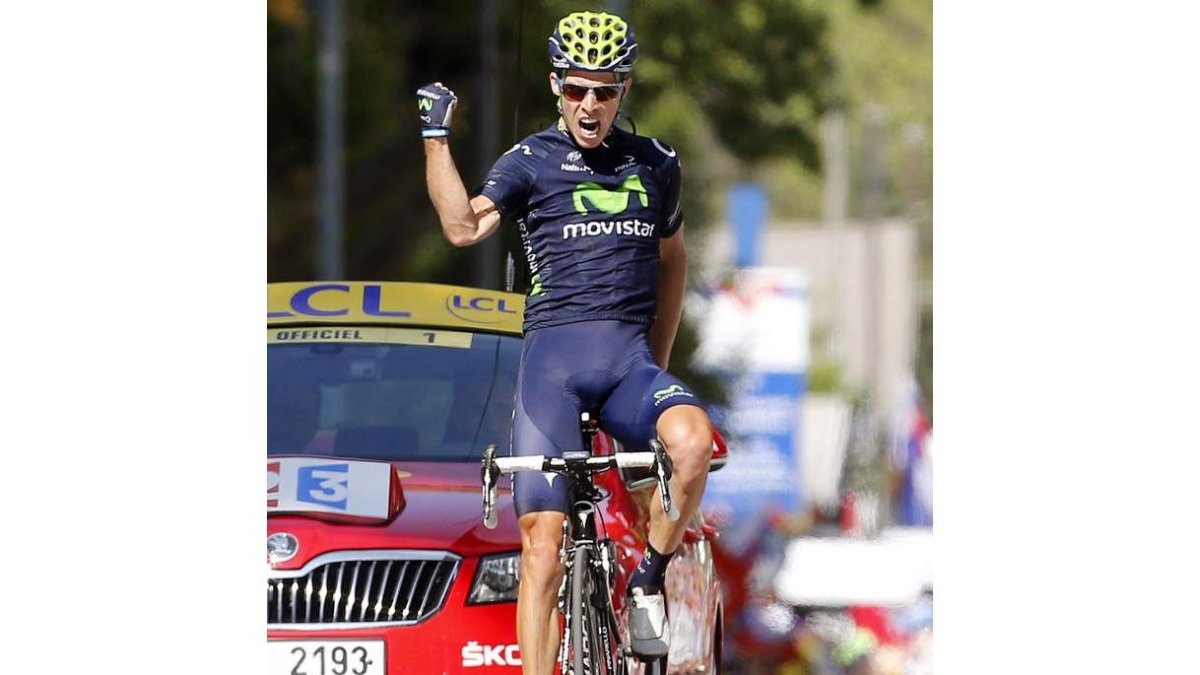 Costa celebra su victoria en la decimosexta etapa del Tour.