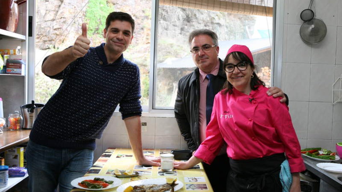 El cocinero de TVE Sergio Fernández grabó en el Bierzo. CEBRONES
