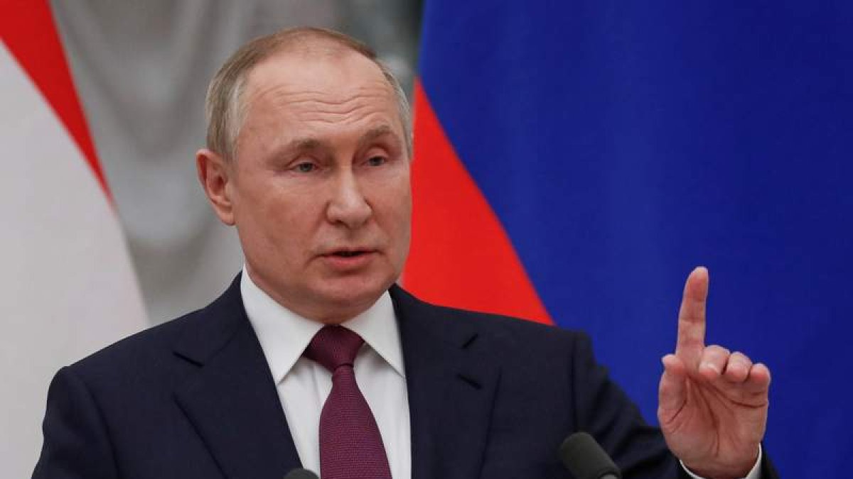 El presidente de Rusia, Vladimir Putin, ayer en su reunión con Orban. YURI KOTCHETKOV