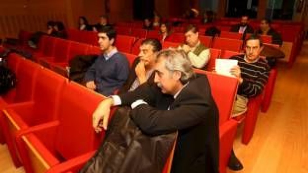 Más de una treintena de funcionarios participaron en la jornada con los jueces de León