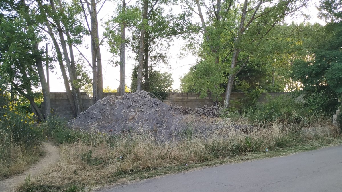 La candamia llena de escombros. DL
