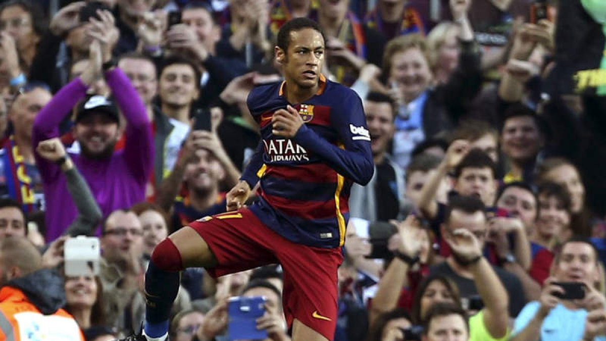 Neymar celebra el primer gol del Barcelona ante el Villarreal