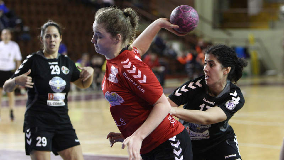 La lateral del Carobels Cleba, Marta Méndez, durante un partido.