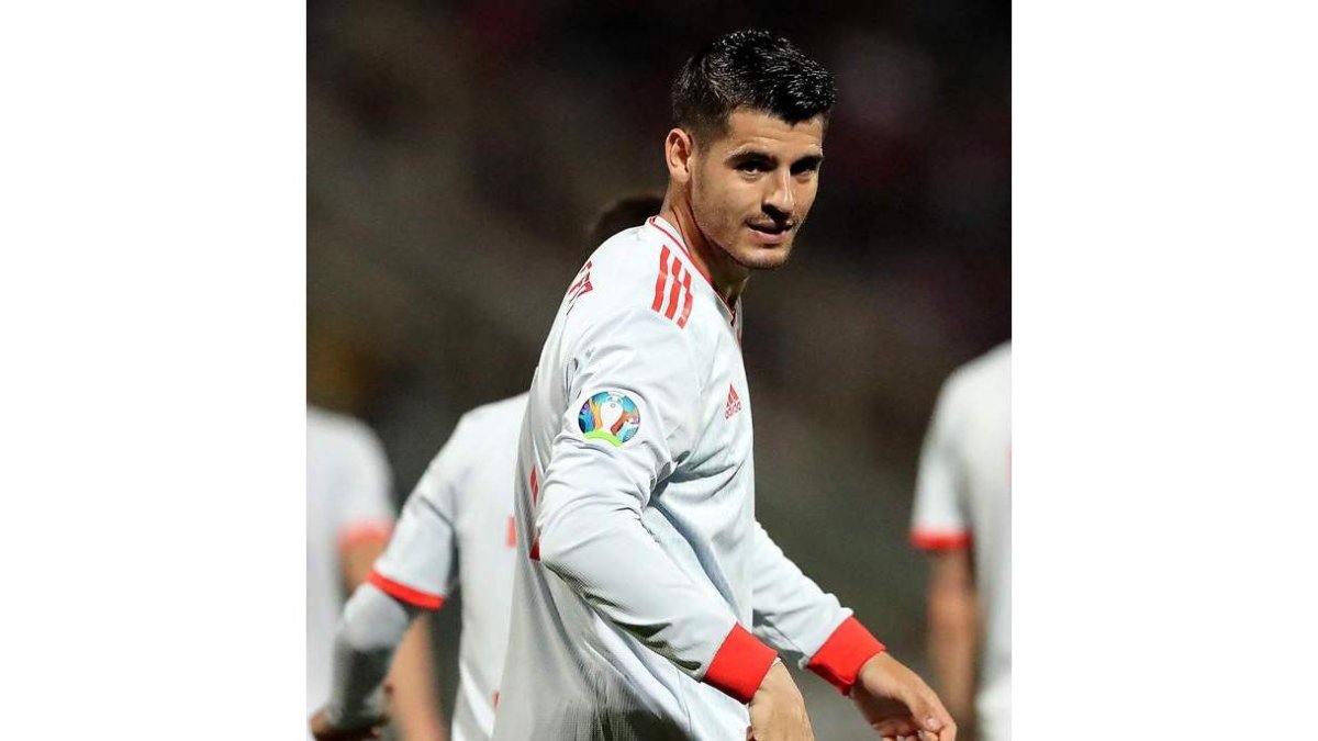 Álvaro Morata celebra la victoria de España con sus dos goles frente a Malta. DOMENIC AQUILINA