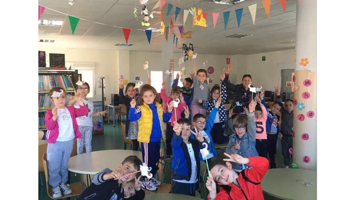 Niños participantes en el programa ‘Conoce tu Biblioteca’. DL