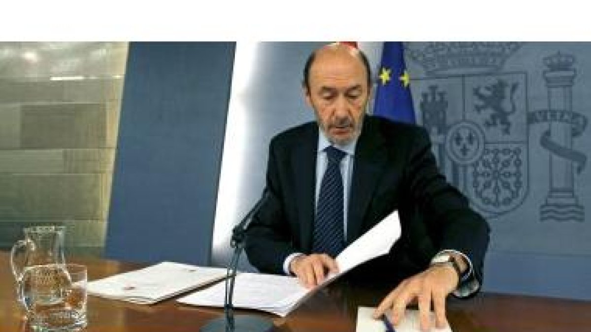 Rubalcaba, durante la rueda de prensa que ofreció ayer por la tarde.