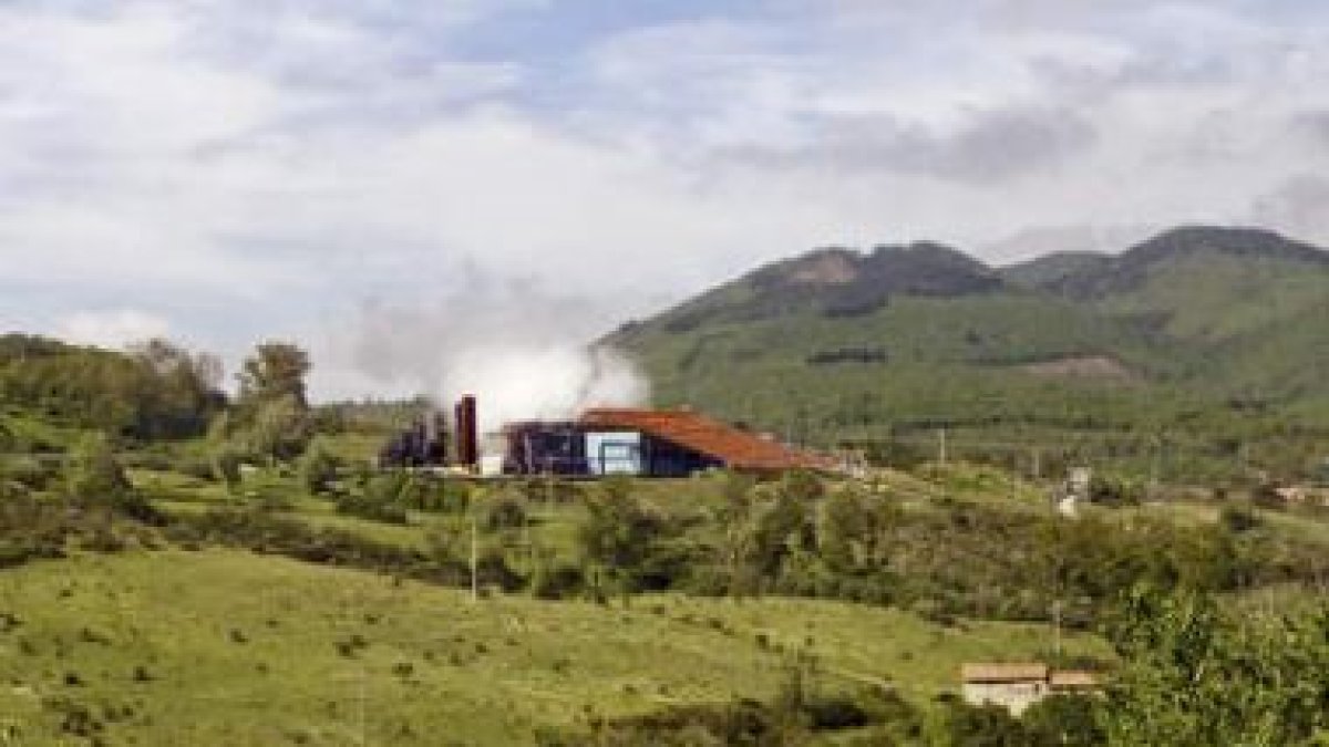 Central geotérmica de Enel en el Monte Amiata, en la región Di Grosseto en Bagnore (Italia).
