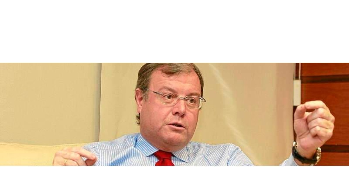 Antonio Silván analiza en esta entrevista múltiples aspectos de la actualidad de Castilla y León y aspectos también de ámbito nacional.