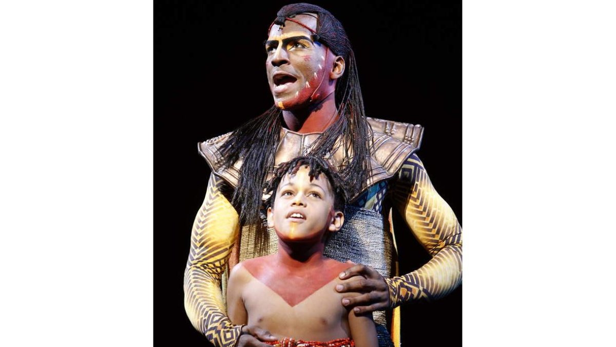 Varios momentos del musical ‘El Rey Léon’, inspirado en la película de Disney.