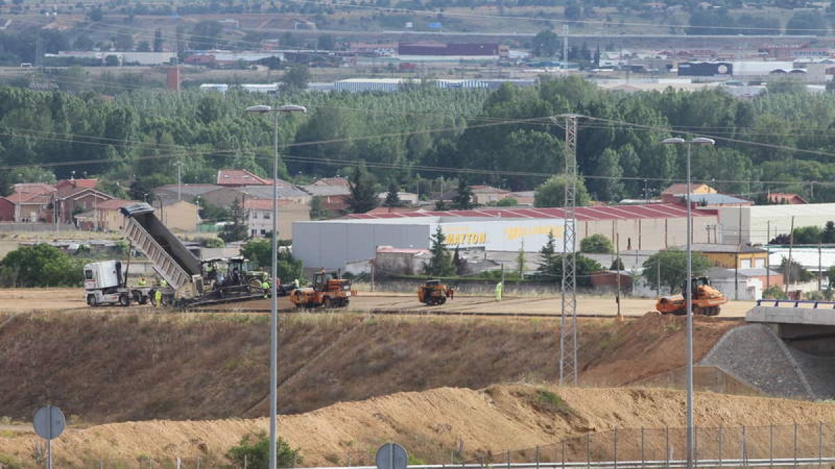 Las obras regresan al trazado de la León-Valladolid, en el enlace de la Ronda Sur.