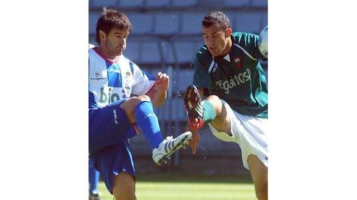 Jonathan Riuz bregó en el centro del campo todo el partido.