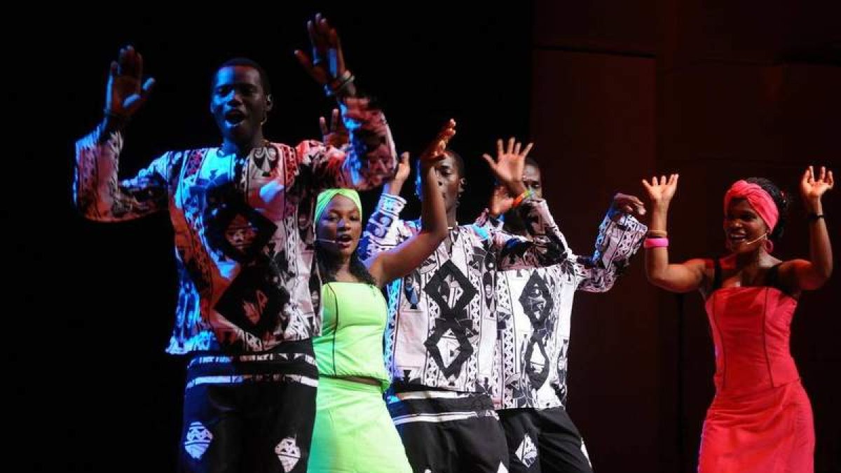 Los integrantes del gruupo ugandés Aba Taano, que desembarcará el miércoles en el Auditorio Ciudad de León. ARCHIVO