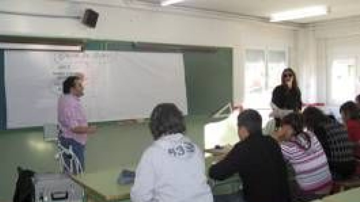 Juárez y Lolo en el taller de cómic realizado en Cistierna