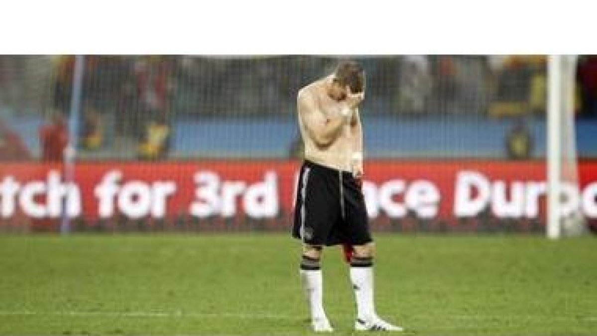 Bastian Schweinsteiger lamenta la derrota de su equipo.
