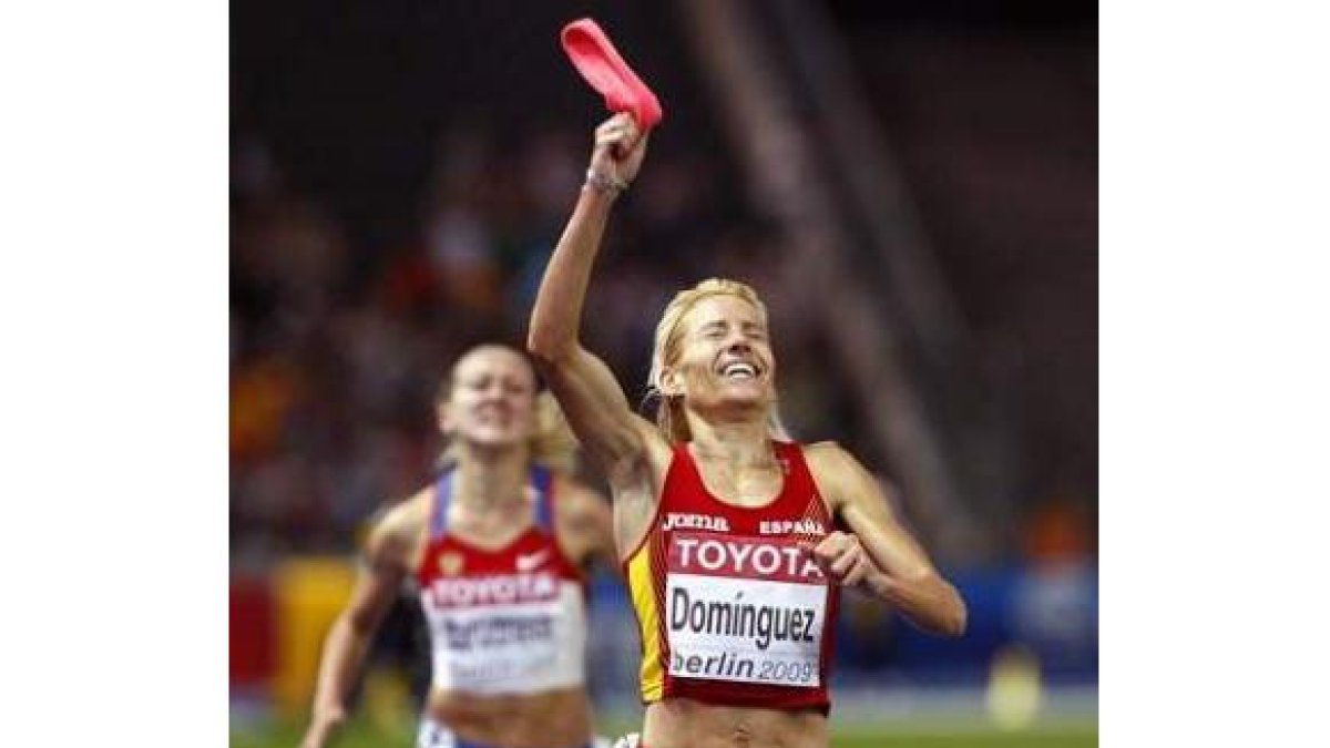 Marta Domínguez celebra su victoria en el mundial de Berlín.