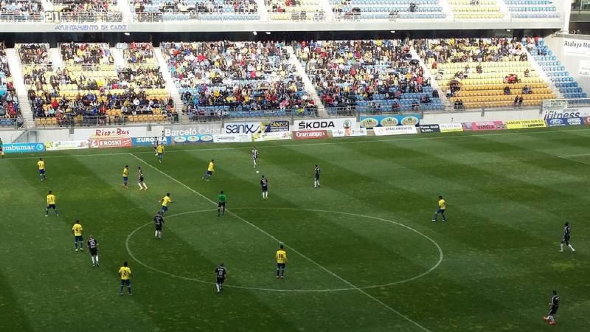 La SD Ponferradina jugará por primera vez en el Carranza desde que fue totalmente remodelado. FROC.