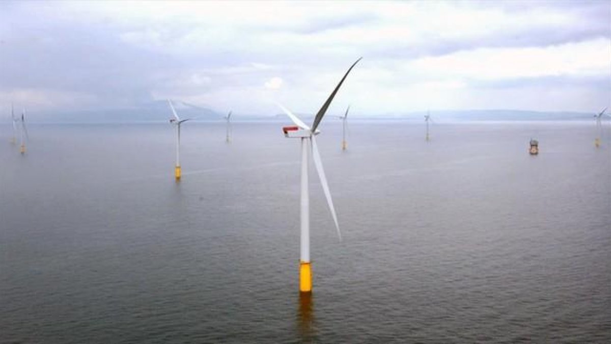 Simulación del parque eólico 'offshore' Hornsea, a 120 kilómetros de la costa, con aerogeneradores gigantes de 190 metros de altura.