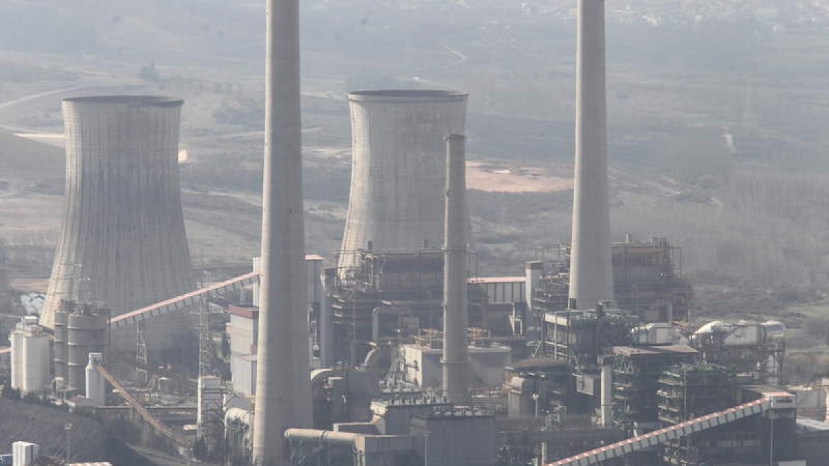 Los sindicatos creen que antes de mayo debe conocerse si se invertirán más de 100 millones en la térmica.