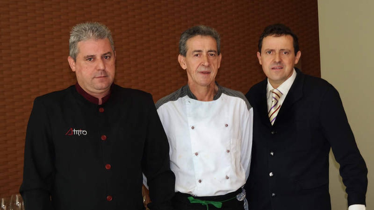 Los hermanos Alonso Caballero en su nuevo restaurante, Atrio, en la calle peatonal entre la avenida de Europa y Alcalde Miguel Castaño.