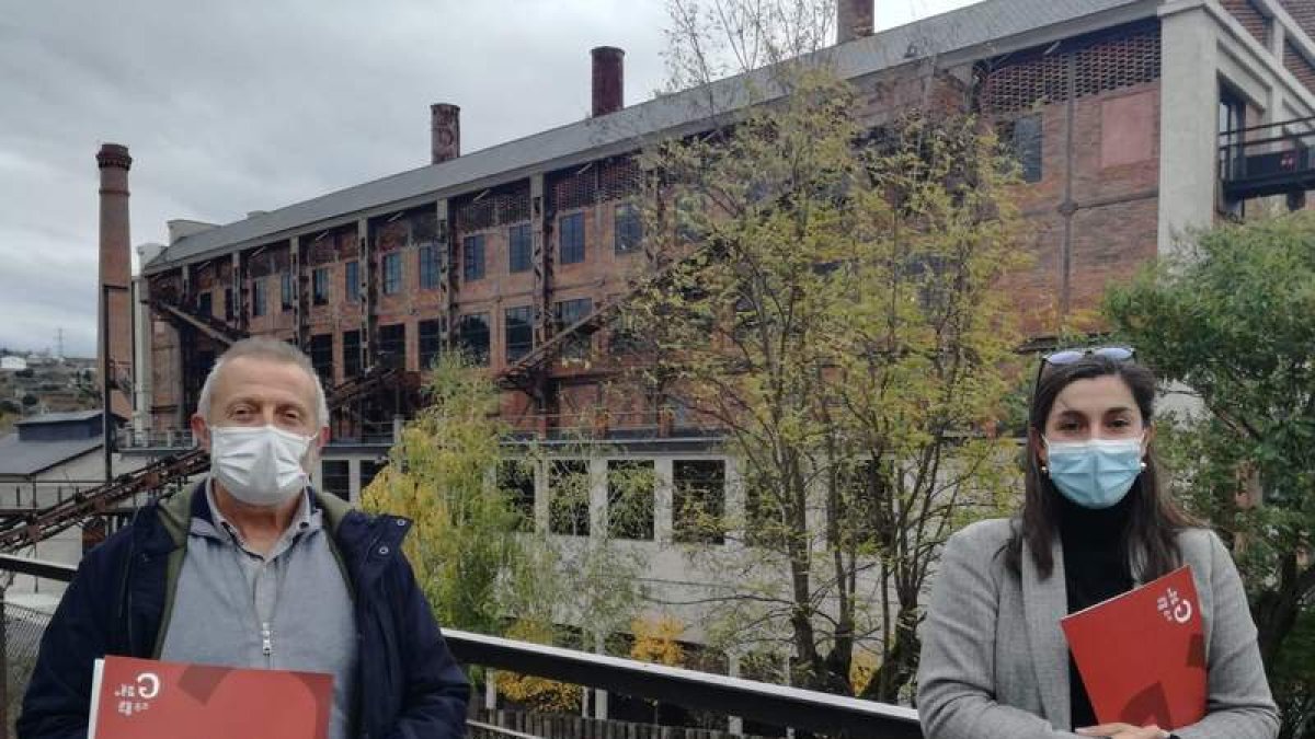 Arsenio Terrón y Olga Verde, tras la firma del convenio. DL