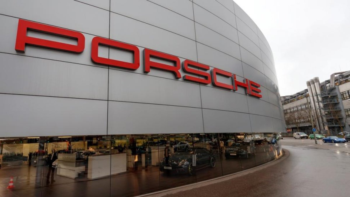 Redada en diez edificios de Porsche, filial de Volkswagen, en Alemania por sospechas de manipulación de emisiones.