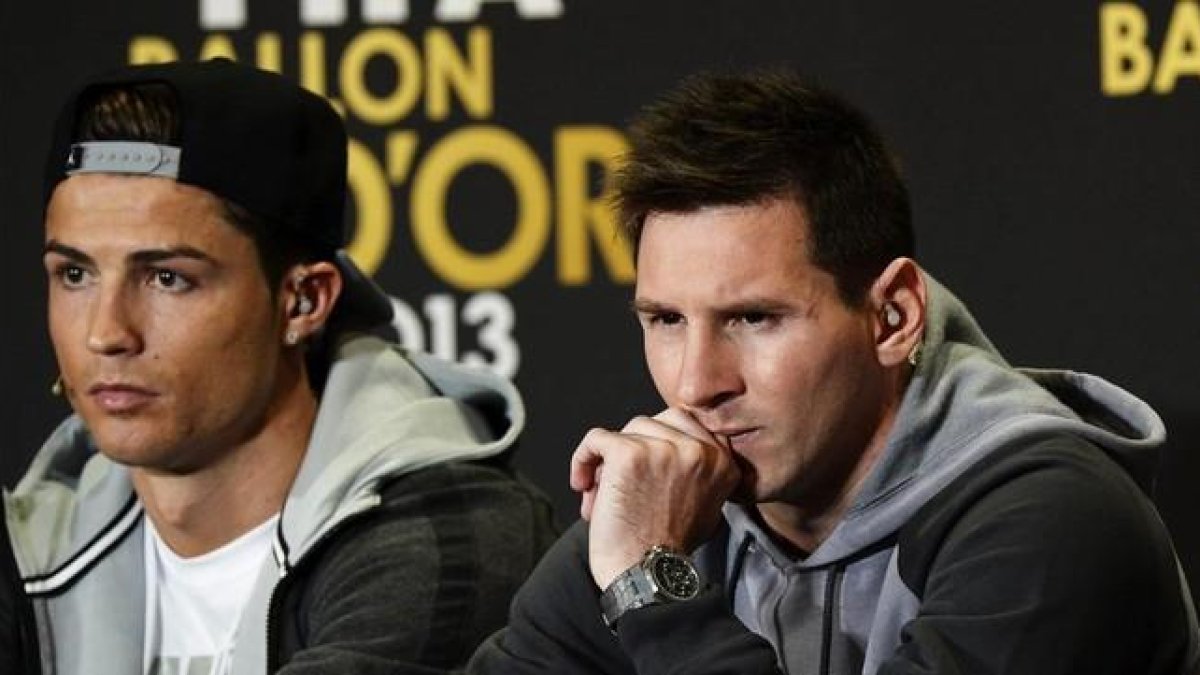 El futbolista del Real Madrid Cristiano Ronaldo y el azulgrana Leo Messi, durante la gala del Balón de Oro en 2014.