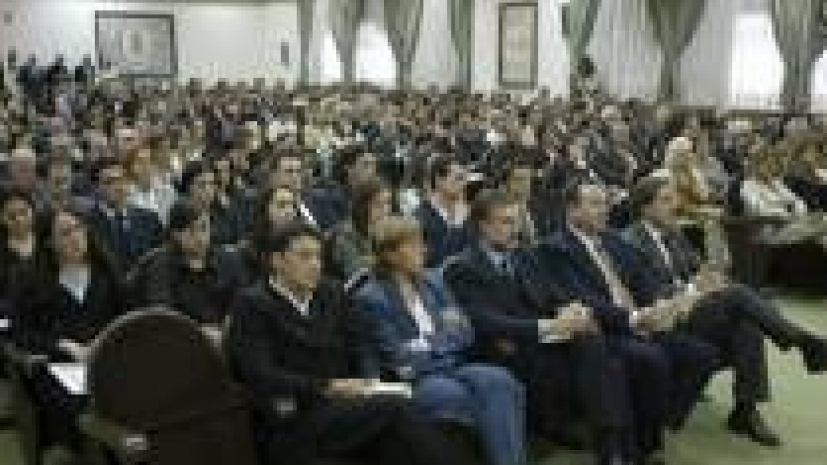 La comunidad universitaria asistió al acto celebrado en el aula magna