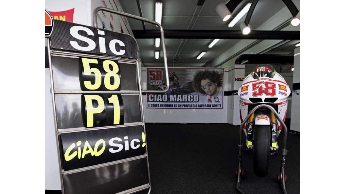Honda-Gresini habilitó ayer su box recordando a Simoncelli.