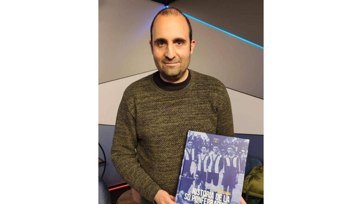 Javier Santiago, autor de la nueva obra de la Historia de la SDP. DL