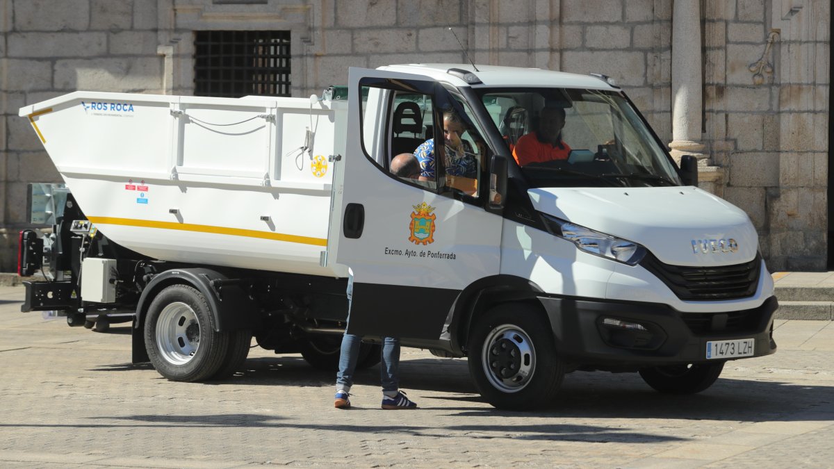 Camión de recogida de basuras de Ponferrada. L. DE LA MATA