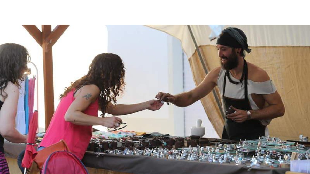 La imagen muestra el último mercado medieval.