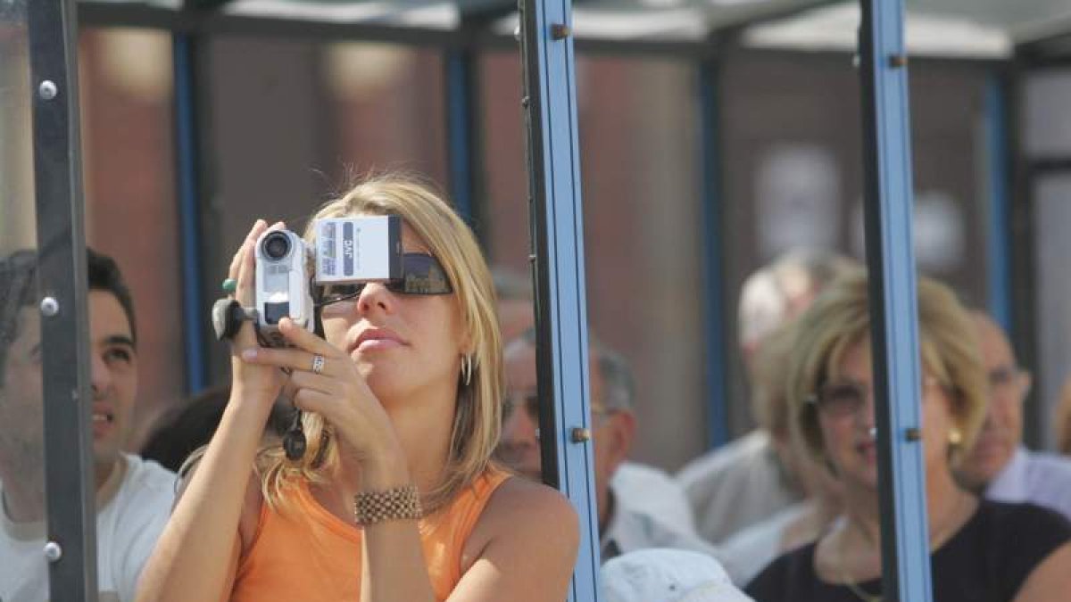 Los turistas disfrutan de lo mejor de la ciudad durante el recorrido.