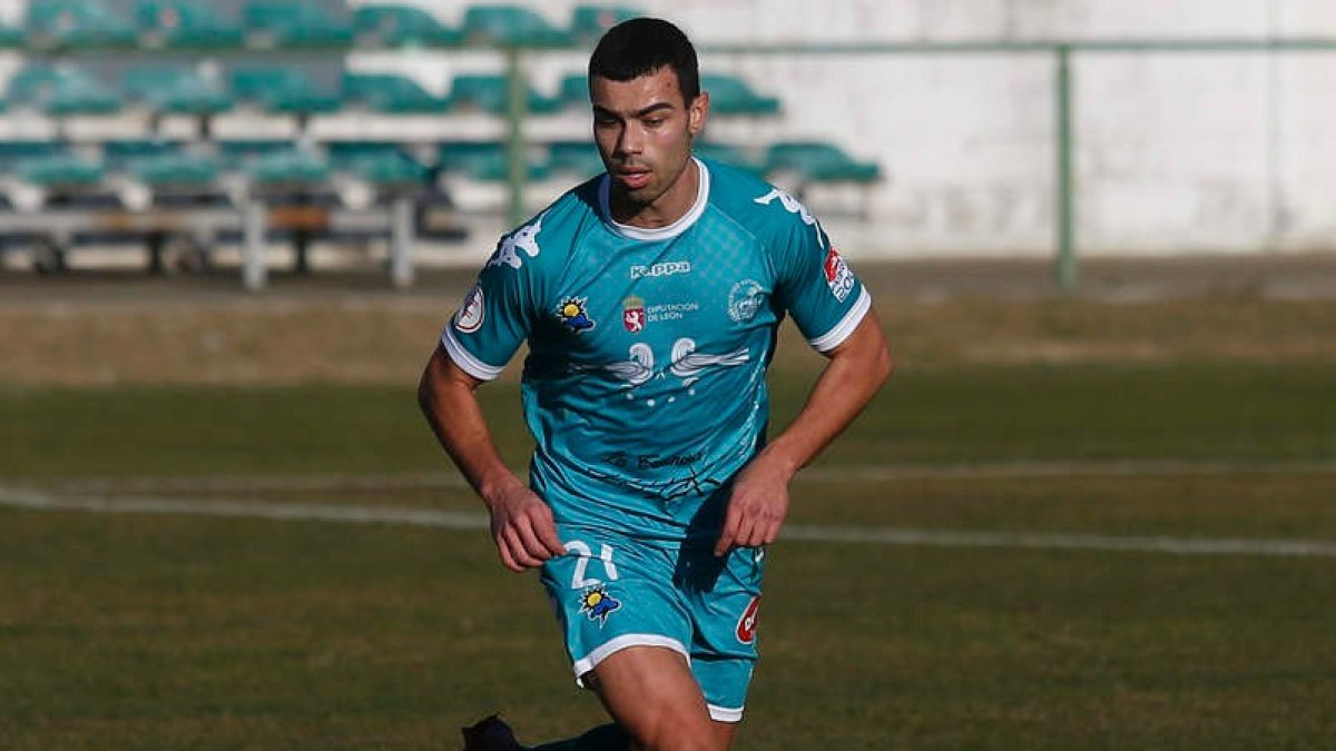 Yago está dando mucha solidez a la zaga maragata. FERNANDO OTERO