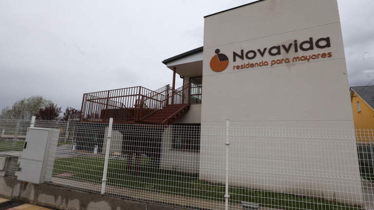La residencia, que fue inaugurada el pasado 1 de abril, se encuentra en la calle Tras las airas número 6 (Carracedelo).