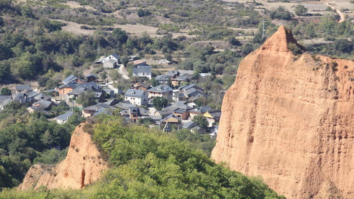 El cielo abierto de la Gran Corta de Fabero es una de las obras más importantes pendiente en la provincia de conseguir quién quiera realizarla. L. DE LA MATA