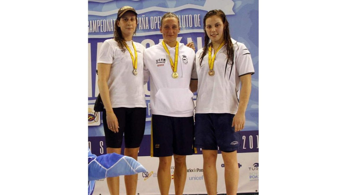 Érika (izquierda), Mireia (centro) y Claudia Dasca, en el podio.