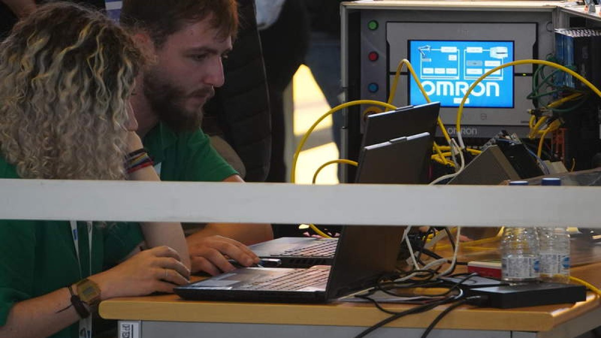 Alumnos de FP en los skills celebrados el pasado mes en León. J. NOTARIO