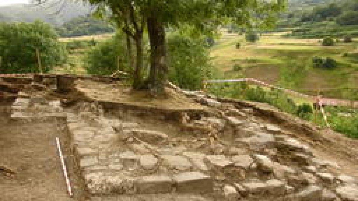Los restos de la ermita de San Juan se encontraron este verano al sureste de Posada,