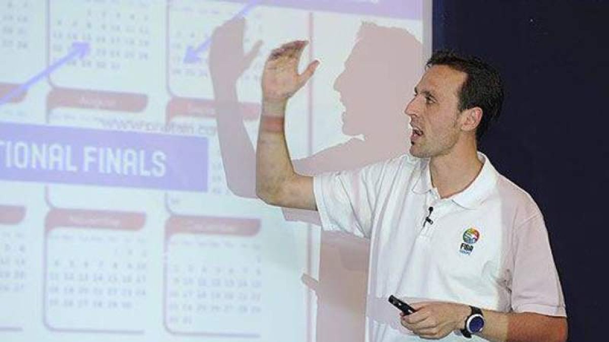 Vaquera evaluará en Francia la preparación física de los árbitros.