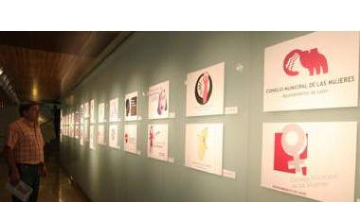 Exposición del concurso de logotipos para el Consejo Municipal de las Mujeres.