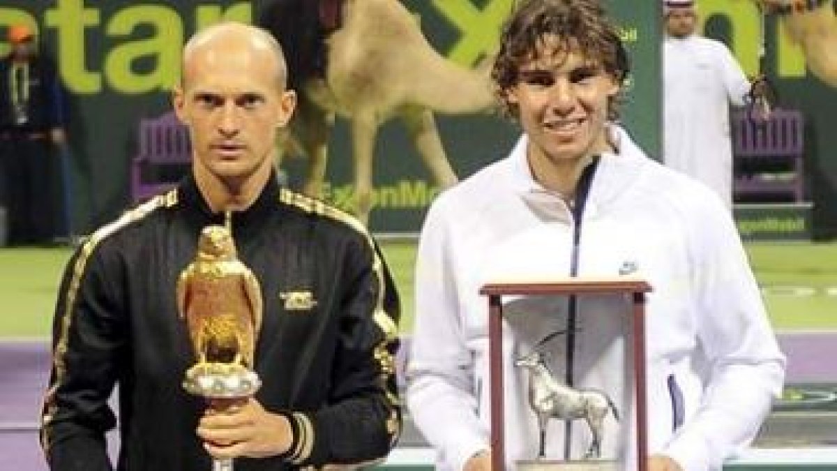 Davydenko y Nadal posan tras la entrega de premios.