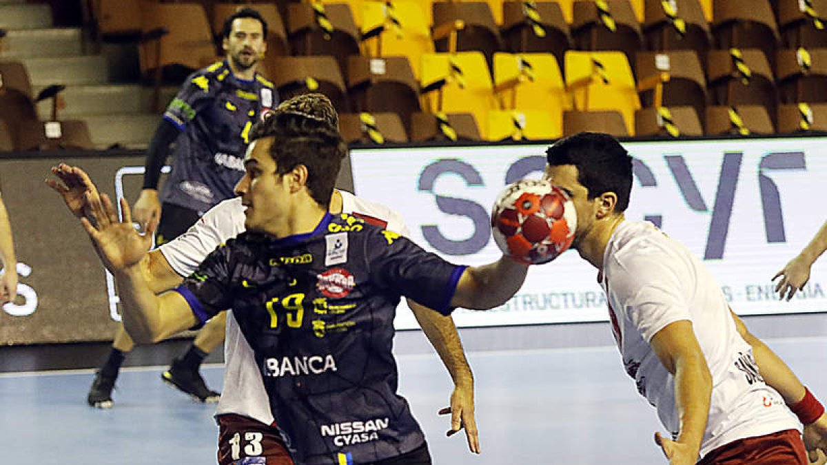 Gonzalo Pérez está ofreciendo su mejor versión como jugador del Abanca Ademar. MARCIANO PÉREZ