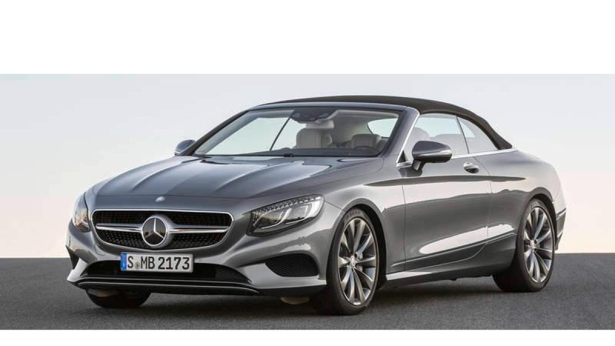 Tanto ‘cerrado’ como ‘abierto’, el nuevo Clase S Cabrio hace gala de una preciosista silueta.