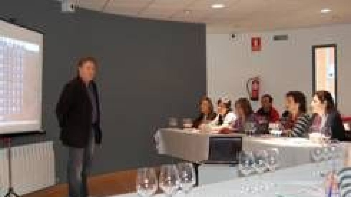 Un momento del curso de enología celebrado el viernes
